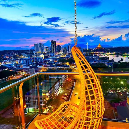 Riverine Kuching Luxury 4Pax With Balcony Facing Waterfront View מראה חיצוני תמונה
