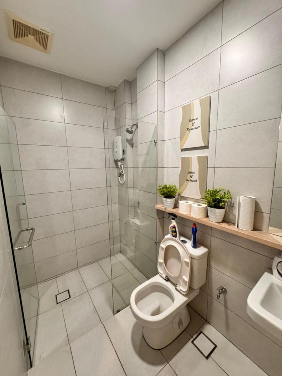 Riverine Kuching Luxury 4Pax With Balcony Facing Waterfront View מראה חיצוני תמונה