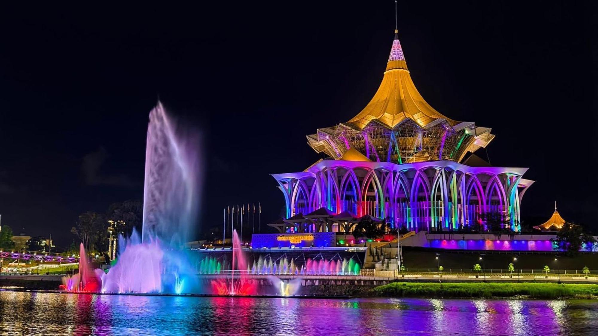 Riverine Kuching Luxury 4Pax With Balcony Facing Waterfront View מראה חיצוני תמונה